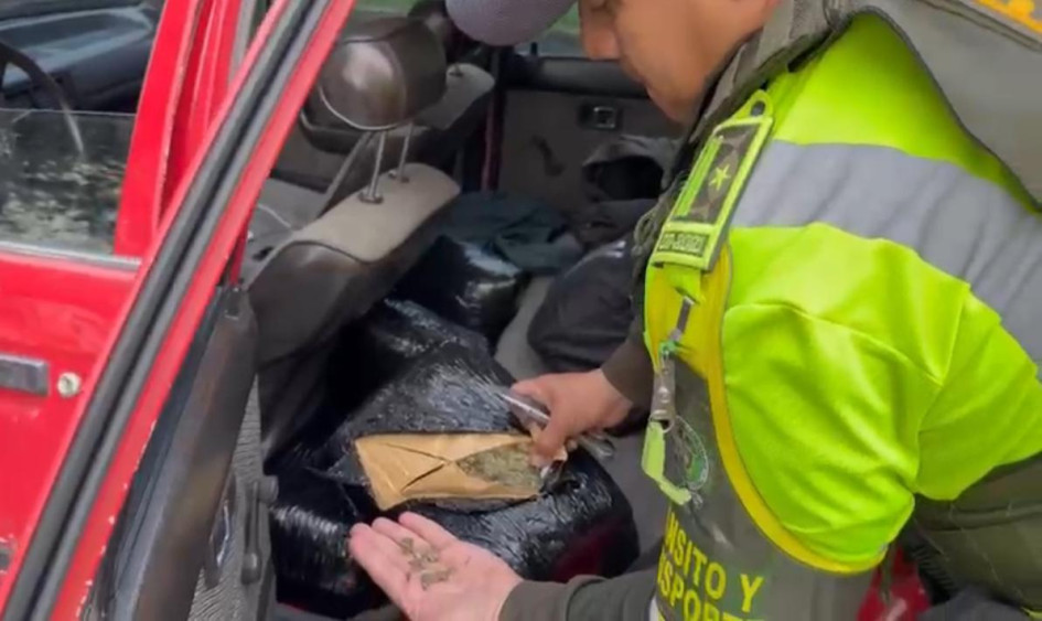 La droga iba encaletada.