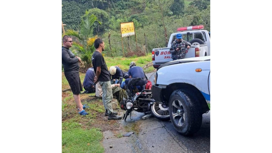 El siniestro ocurrió en la vía Salamina-Aranzazu, donde chocaron una motocicleta y una camioneta.