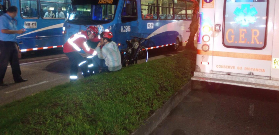 Juan Nicolás Ramírez se lesionó una mano luego de que una buseta lo hizo caer en su bicicleta, por el sector de El Triángulo sobre la avenida Santander de Manizales, el pasado 13 de febrero.