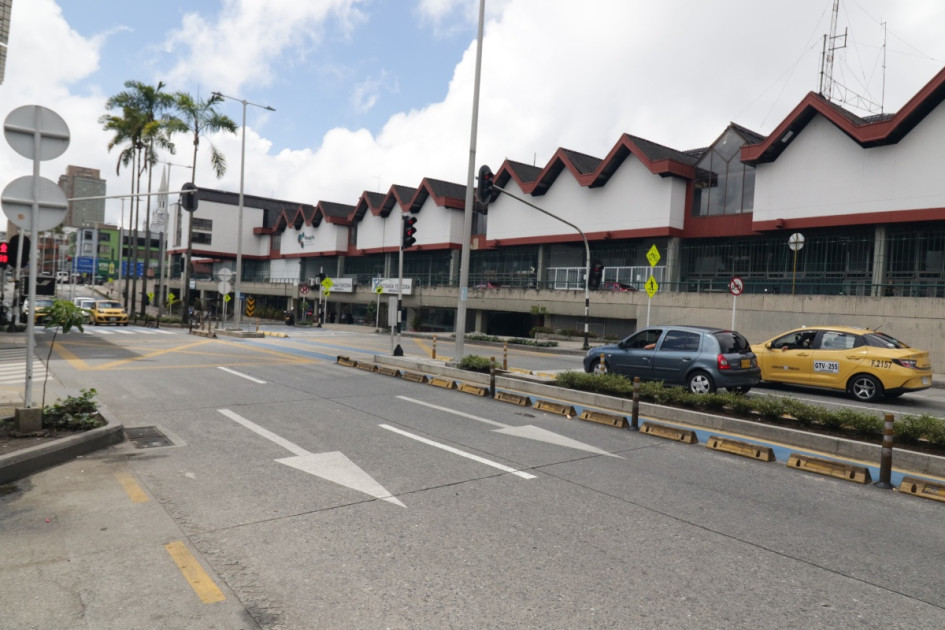 Exprimen las últimas gotas del espacio público: en el 2024 debían ser trasladados los puestos de frutas y verduras que ocupan el espacio público en la Galería de Manizales. La Alcaldía propone una solución, antes de que la justicia ordene el desalojo.