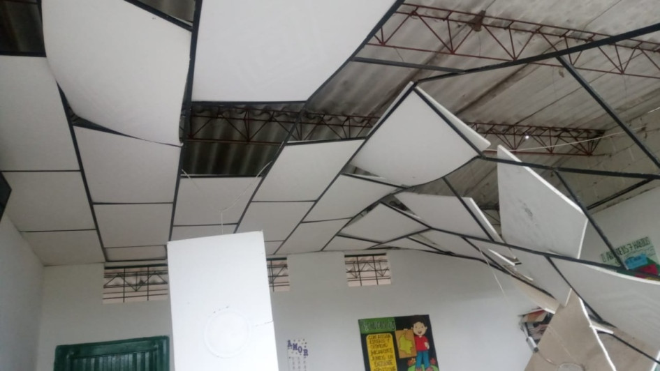 Dos salones de la primaria del colegio rural Eduardo Gómez Arrubla de Chinchiná fueron afectados por un vendaval que el viernes por la tarde azotó ese municipio del Centrosur de Caldas