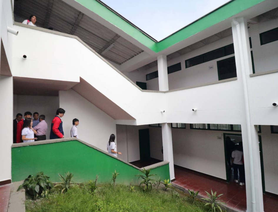 Aproximadamente 160 estudiantes de la Institución Educativa Villa del Pilar y 353 del colegio Siete de Agosto podrán disfrutar de las instalaciones remodeladas.