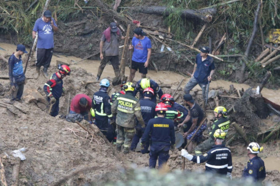 Sigue la búsqueda de Vannesa. Hay mucha piedra y lodo.