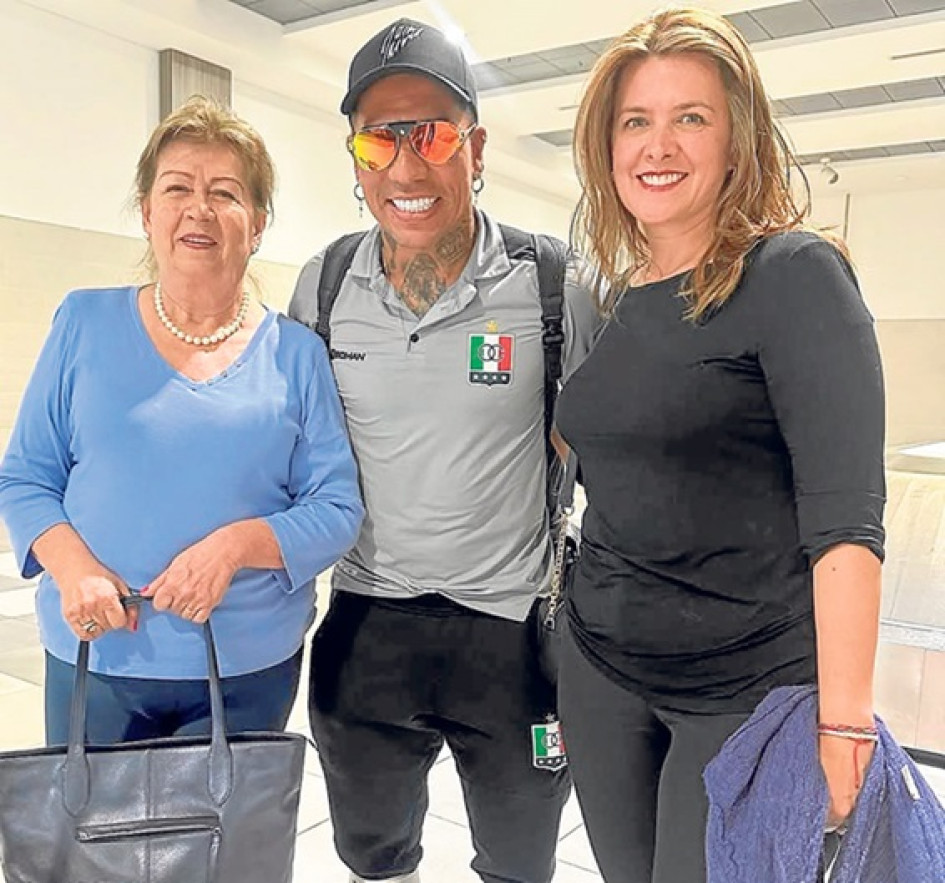 En el trayecto de regreso del Once Caldas a Manizales, luego de su partido en Barranquilla, la representante a la Cámara por Caldas del Partido Conservador, Juana Carolina Londoño, publicó una foto con el goleador Dayro Moreno