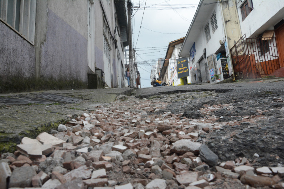 Esta foto fue tomada hace 2 meses. El hueco sigue exactamente igual.