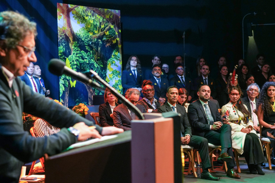 Fotografía cedida por la Presidencia de Colombia de algunos integrantes del nuevo gabinete de Gobierno, durante su presentación este jueves 27 de febrero, en el Centro Nacional de las Artes Delia Zapata en Bogotá (Colombia).
