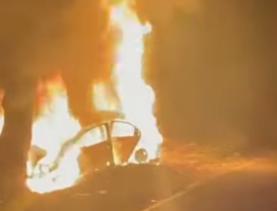 Vehículo incendiado en vía Manizales-Bogotá