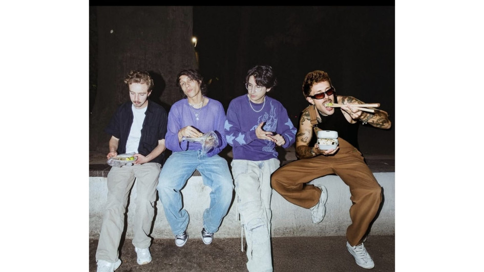 La agrupación colombiana TIMO con el junto al uruguayo Cardellino.