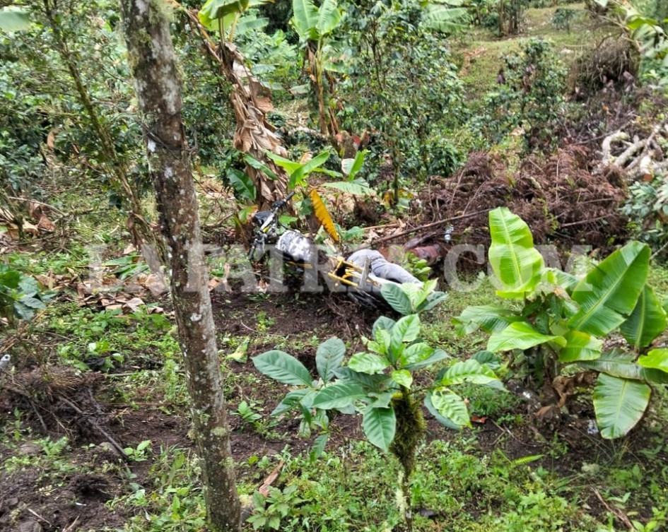 La víctima, que permanece sin identificar, murió de manera instantánea tras accidentarse en la moto.