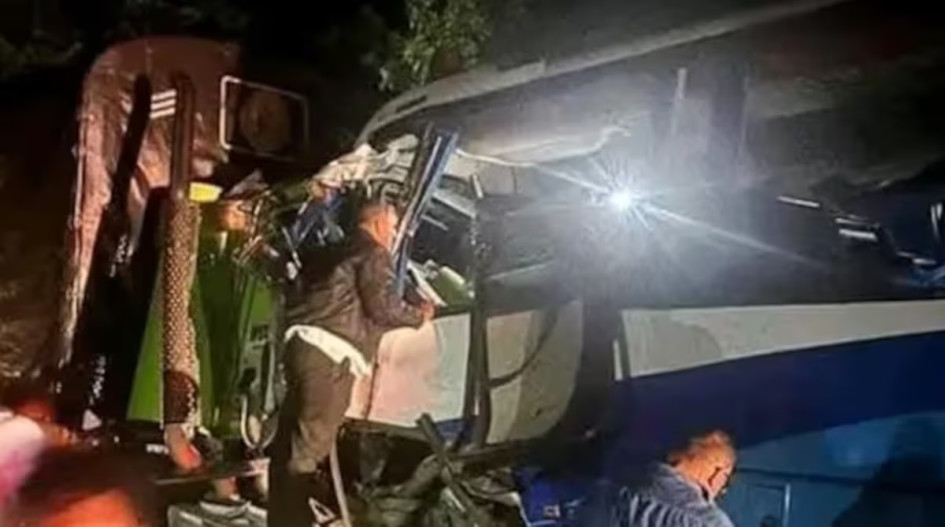 El siniestro vial se registró alrededor de las 3:30 a.m. en la Troncal del Caribe, una vía que conecta a Santa Marta con el departamento de La Guajira. 