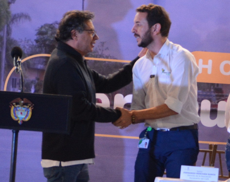 Fernando Merchán, exgerente de Aerocafé, saludó al presidente, Gustavo Petro, en la visita que realizó en diciembre del 2024 al proyecto.