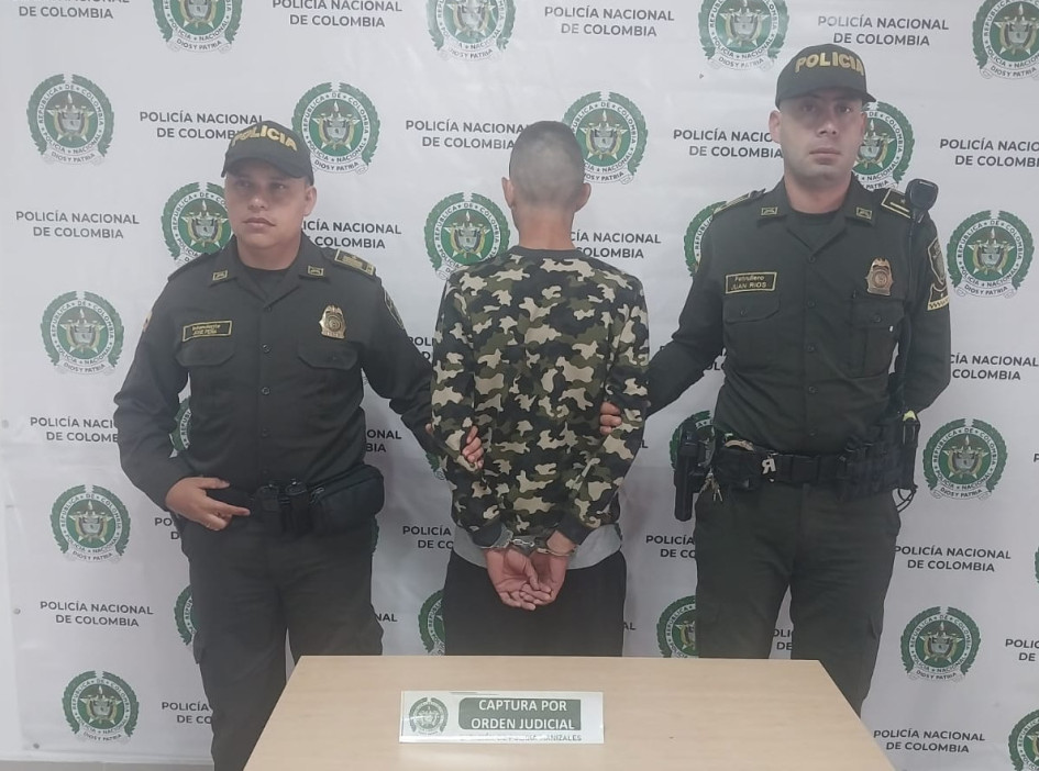 Carlos Andrés debe pagar una condena por porte ilegal de armas de fuego, por hechos en Medellín.