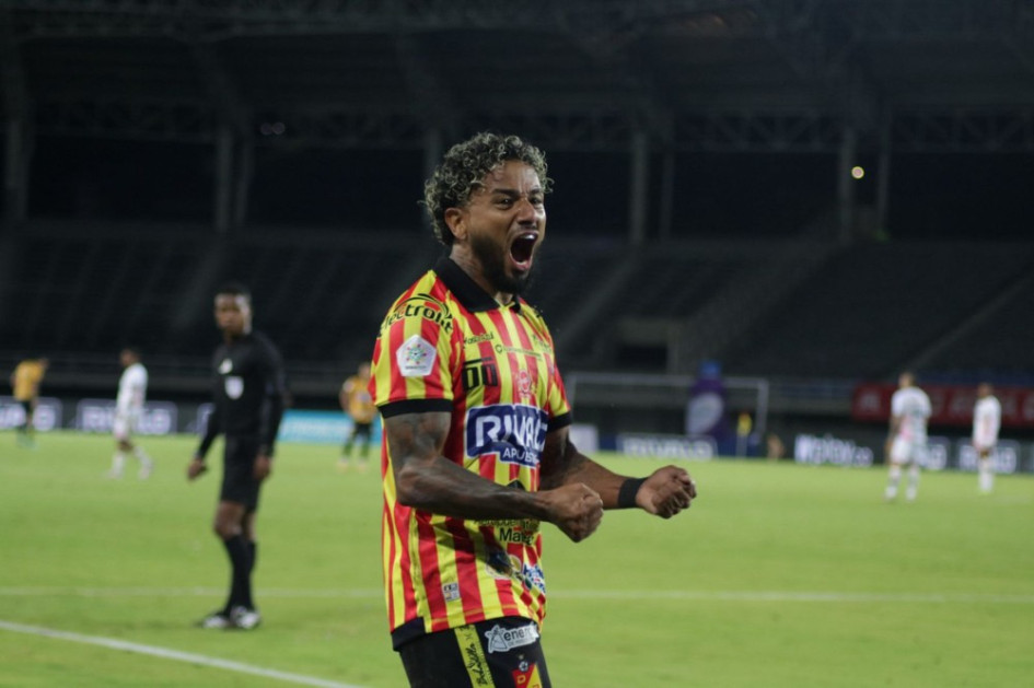 Yesus Cabrera abrió el marcador desde el manchón blanco. Minutos más tarde Peña amplió la ventaja 