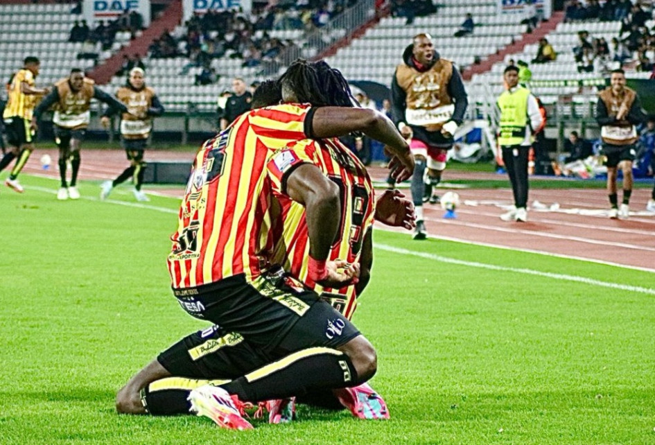 Hinchas de Once Caldas en la tribuna occidental le gritaron insultos racistas a Rubilio Castillo del Deportivo Pereira cuando fue sustituido