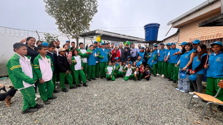 La Institución Educativa Encimadas, de Aguadas, recibió una planta de tratamiento de agua.