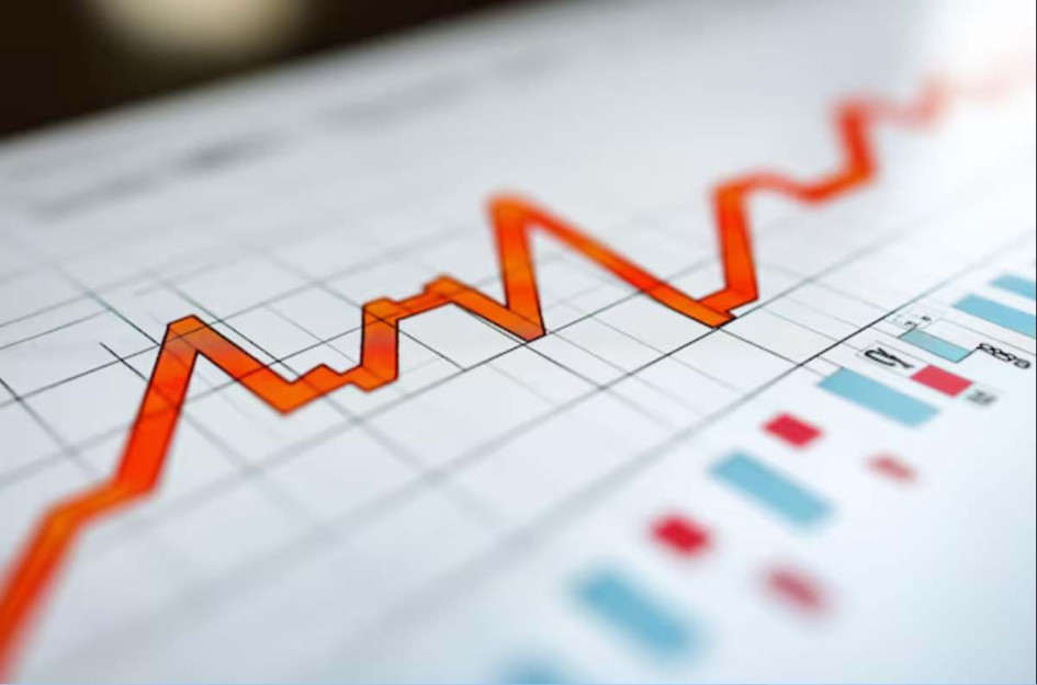 Un gráfico ilustra la caída de 3,12 puntos porcentuales frente a la cifra del mismo mes de 2024 en Colombia.