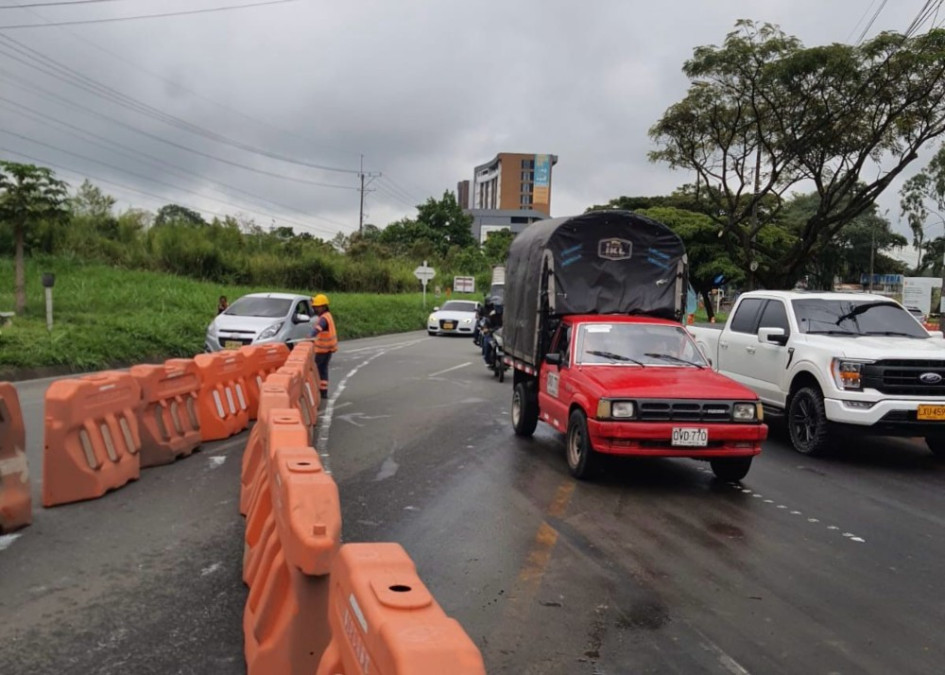El desvío se realiza por la construcción del paso a desnivel en Galicia, Pereira 