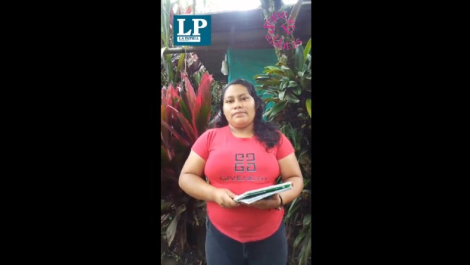 Marta Lucila Tapasco es de la comunidad indígena de San Lorenzo, en Riosucio (Caldas) y desde su territorio lee en voz alta dos poemas que creó en torno a la paz en la región. 