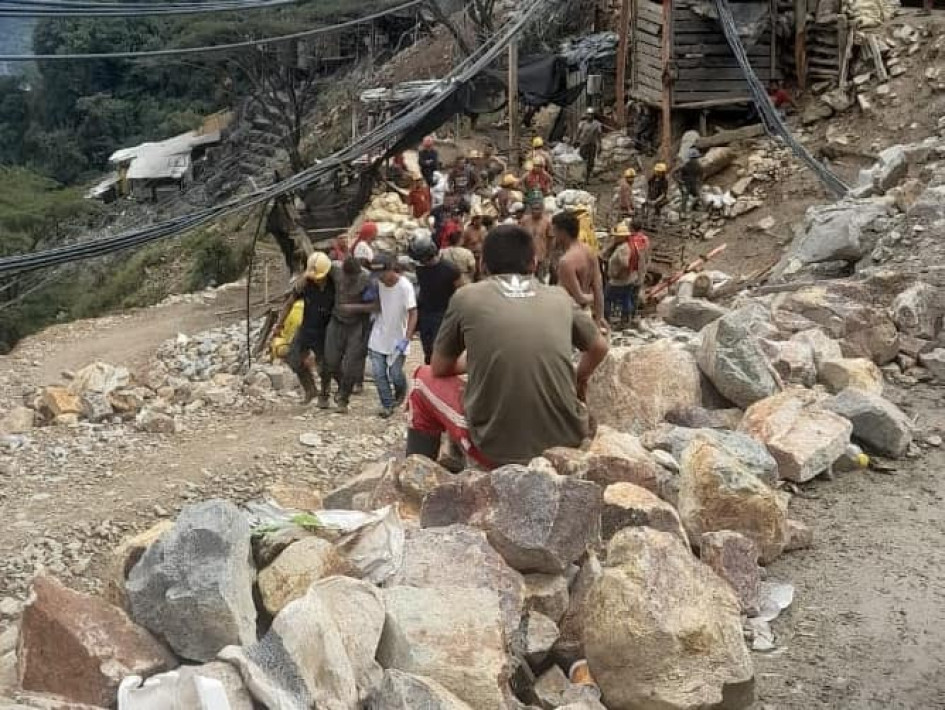 En el accidente minero, dos personas resultaron lesionadas tras la detonación accidental de explosivos.