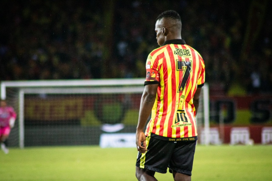 Carlos Darwin Quintero y Jhon Arteaga deben pagar multa y sanción de fechas por su expulsión en el clásico entre Once Caldas y Deportivo Pereira 