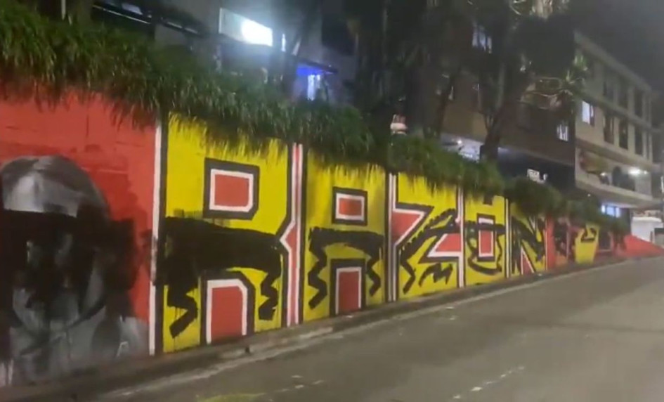 Así quedó parte del mural de 'Las cuchas tienen razón' en Manizales luego de que un concejal de Medellín intentara taparlo. 
