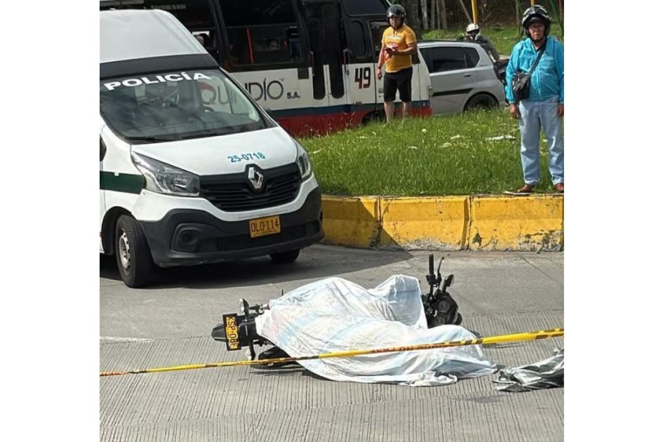 El sitio donde asesinaron a un motociclista este miércoles (19 de febrero) en Armenia. 