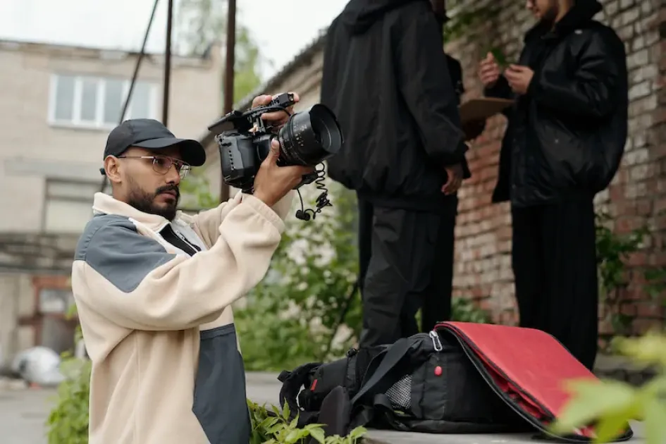 Del 10 al 21 de marzo del 2025 en Manizales se dictará el curso para asistentes de dirección de cine. El curso también está dirigido a personas que vivan en Neira, Palestina, Villamaría o Chinchiná  