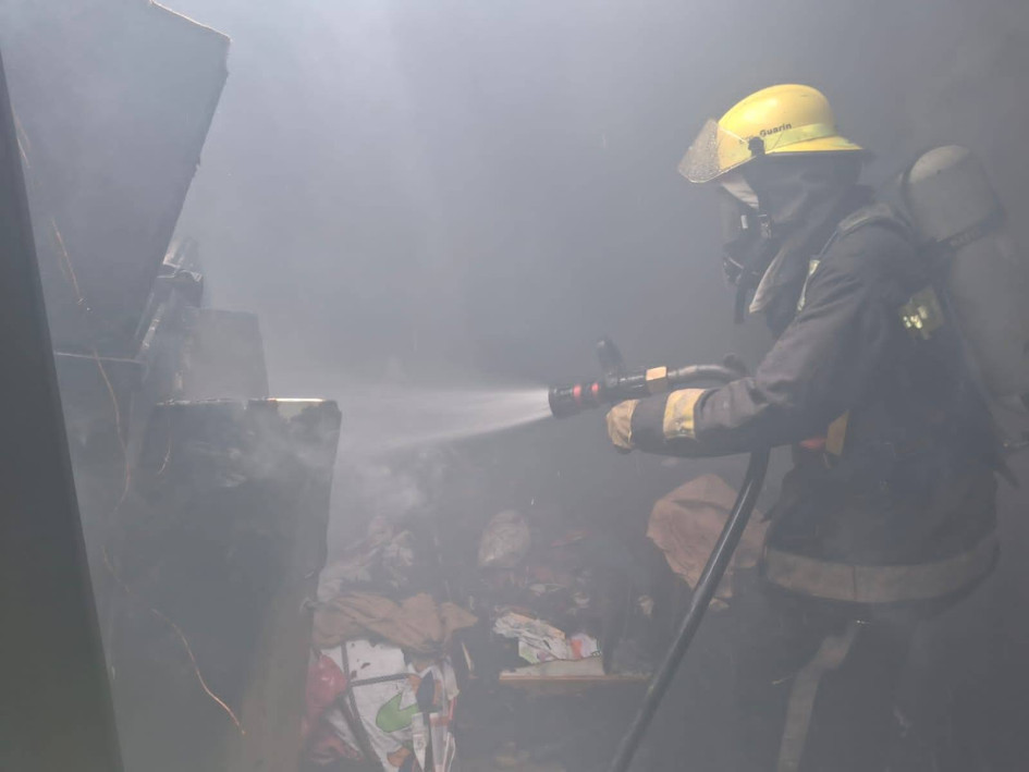 Fotos| Bomberos| LA PATRIA Incendio en un barrio de Supçia, atendido por Bomberos.