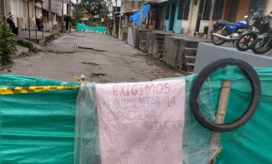 Crisis vial en La Fachada: comunidad cierra calles ante el abandono municipal