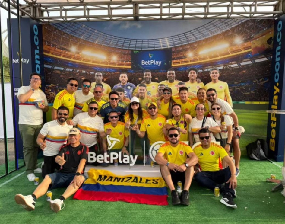 16 de los 19 concejales de Manizales viajaron a Barranquilla para ver el partido Colombia-Paraguay, por invitación de Álvaro González, vicepresidente de la Federación Colombiana de Fútbol, quien fue distinguido como ciudadano ilustre por la corporación.