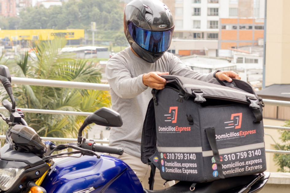 Cambiaron la emergencia sanitaria por un negocio en crecimiento: una pareja fundó su empresa en Manizales dos semanas antes de la llegada de la covid-19 a Colombia y el confinamiento elevó sus ganancias. Se expandieron en el Eje Cafetero y este 2025 quieren consolidarse en Cali. "Vale la pena lanzarse al vacío y creer que se puede", dice ella.