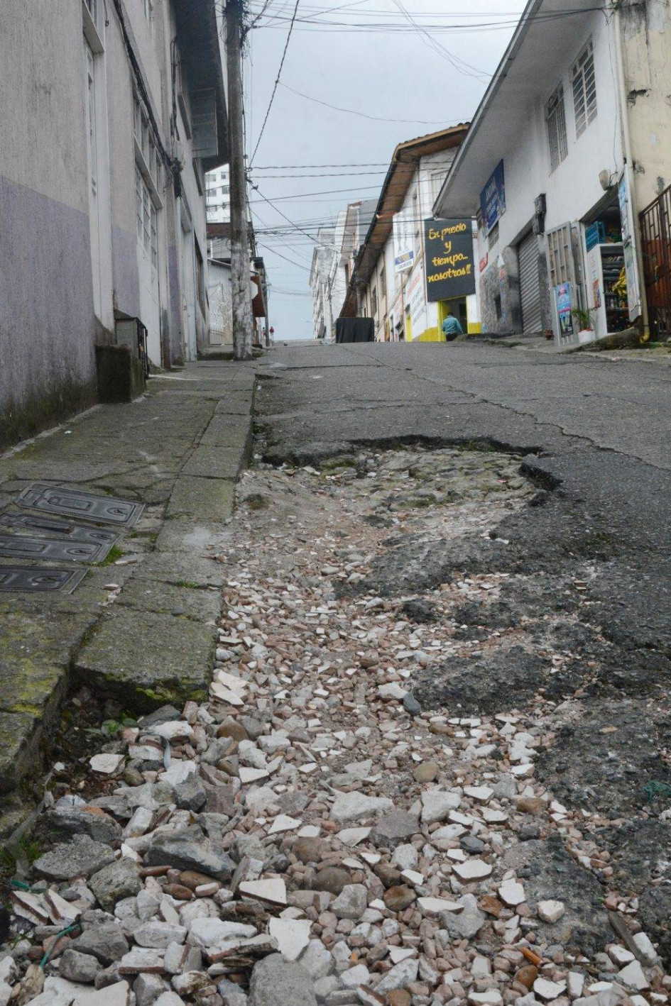 Foto | Freddy Arango | LA PATRIA  El andén también requiere reparación.