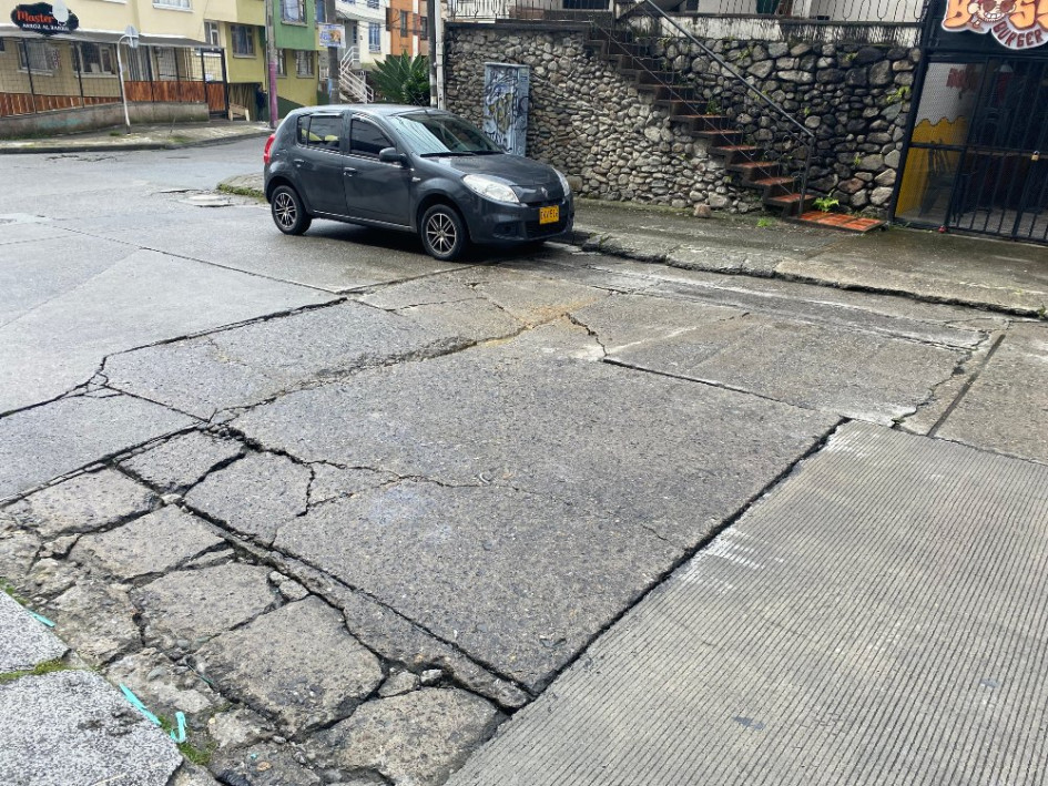 Esta vía es concurrida debido al acceso que tiene a la avenida Kevin Ángel.