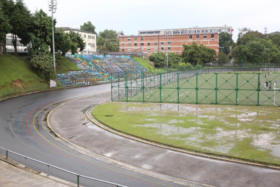 En el velódromo se pueden practicar múltiples deportes como ciclismo, atletismo y fútbol. 