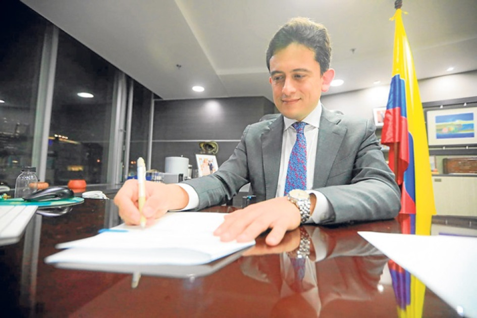 Luis Carlos Reyes fue director de la DIAN y ahora sale del Ministerio de Comercio, Industria y Turismo del Gobierno Petro.