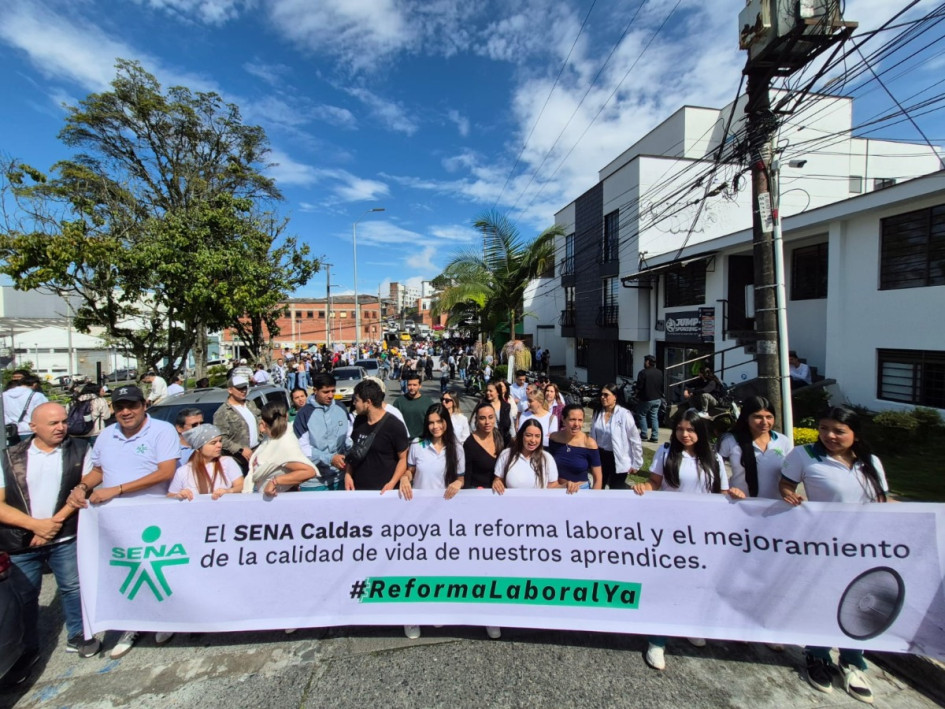 Ciudadanos y sindicatos de Caldas encabezan las manifestaciones de apoyo al Gobierno nacional en Manizales. Dan por hundida la reforma laboral, que empezará a marchar a través de decretos.