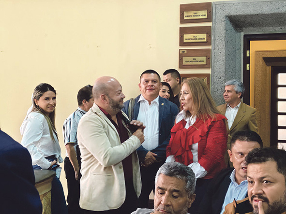 Presente en la posesión Foto | LA PATRIA