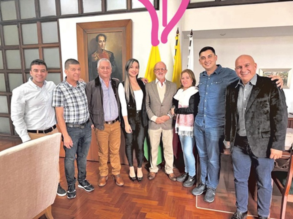 Desde Manzanares viajó una comisión para visitar al gobernador de Caldas, Henry Gutiérrez, y pedirle apoyo para varias iniciativas.