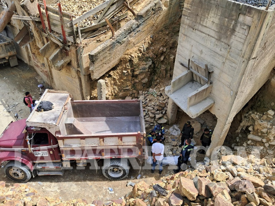 El occiso, aún sin identificar, murió de manera instantánea.