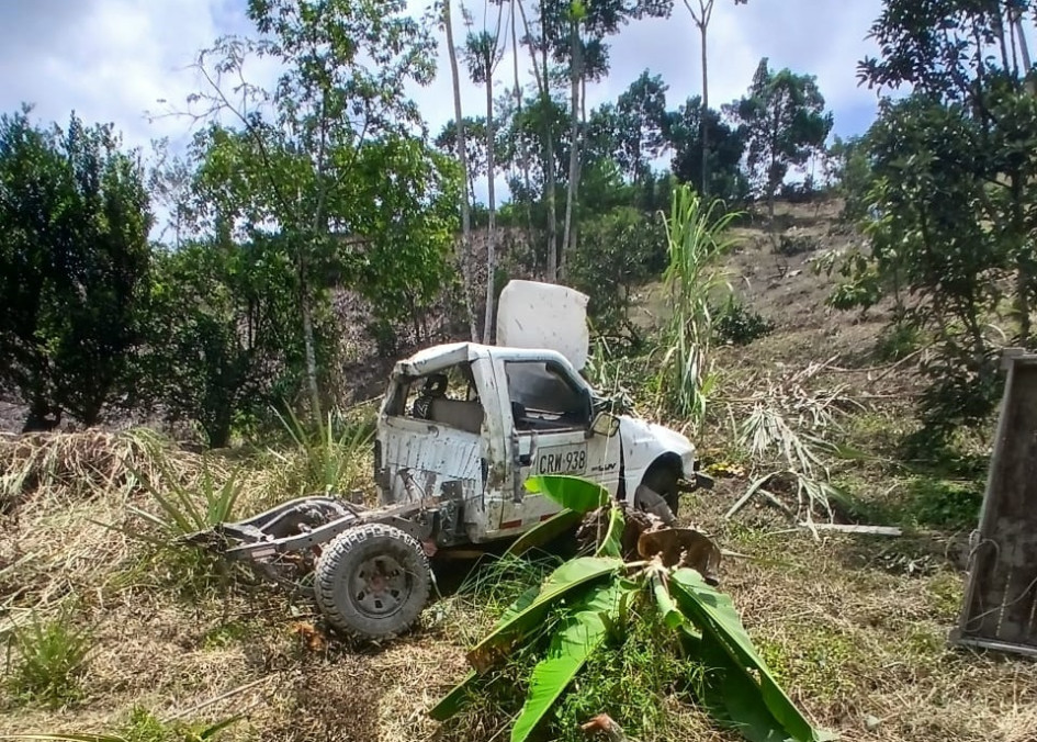 Dos personas resultaron lesionadas tras rodar en una camioneta, en el corregimiento de Pueblo Nuevo.