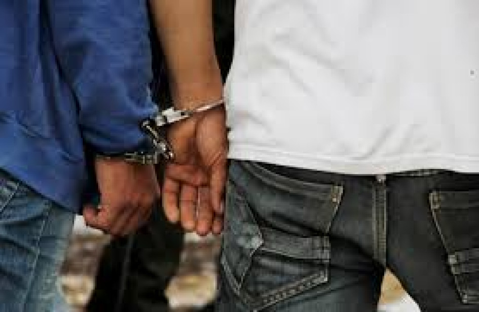 Dos personas terminaron detenidas por el linchamiento.