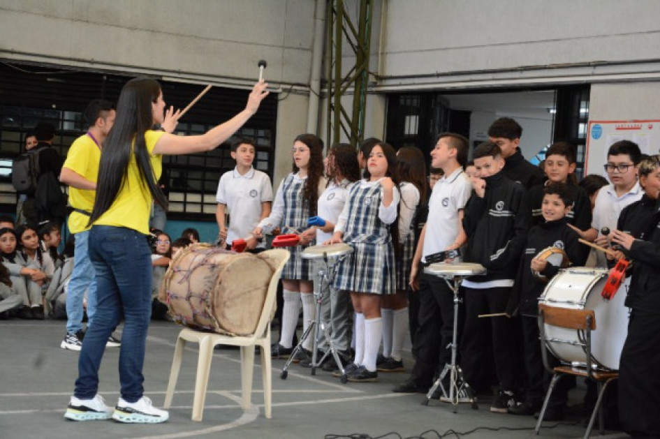 Conozca los datos que entrega semanalmente Manizales Cómo Vamos. En la fotografía parecen estudiante de grados  quinto y séptimo del Colegio San Jorge de Manizales 