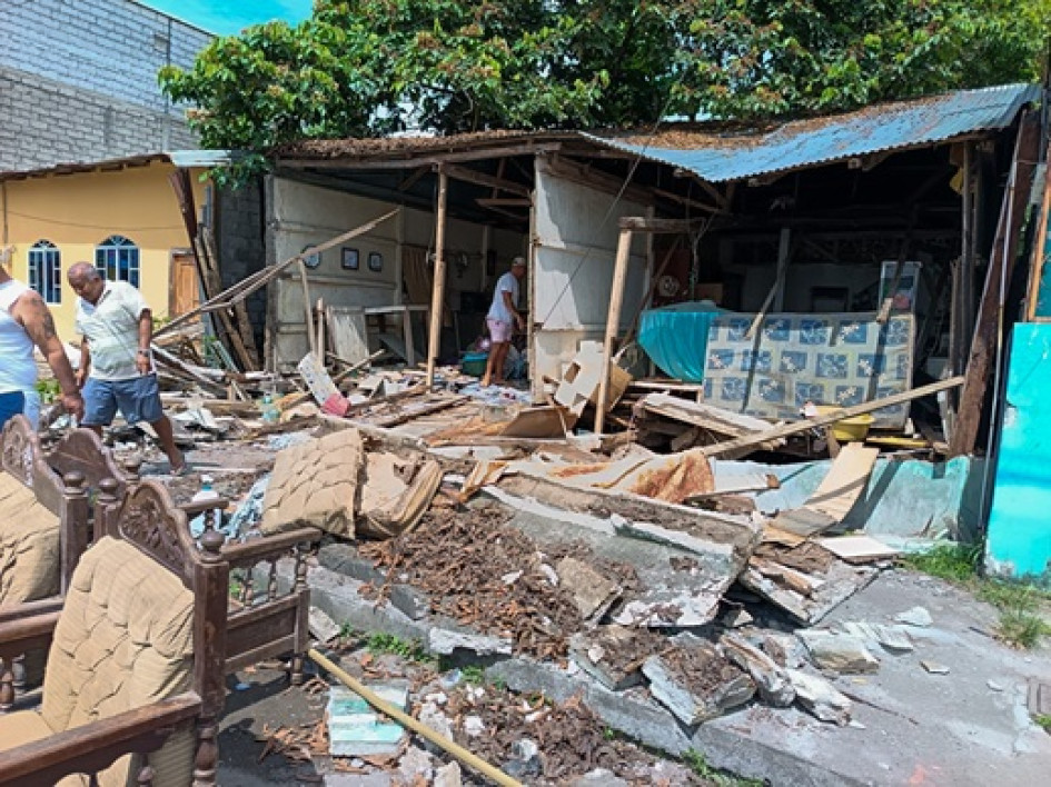 Foto | EFE | LA PATRIA Fotografía de una casa con afectaciones tras un sismo el viernes, en Esmeraldas (Ecuador).