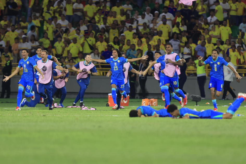 Los jugadores brasileños estallaron de euforia luego del penal que les otorgó el título del Campeonato Sudamericano Sub-17 en Cartagena.