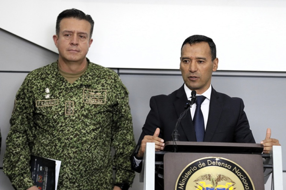 EFE | LA PATRIA | Bogotá  Las autoridades han estrechado el cerco contra el jefe guerrillero del Estado Mayor Central (Emc), Néstor Gregorio Vera Fernández, alias Iván Mordisco, luego de que en una operación militar hallaran armamento y objetos personales del hombre más buscado del país, aunque no pueden confirmar su muerte.