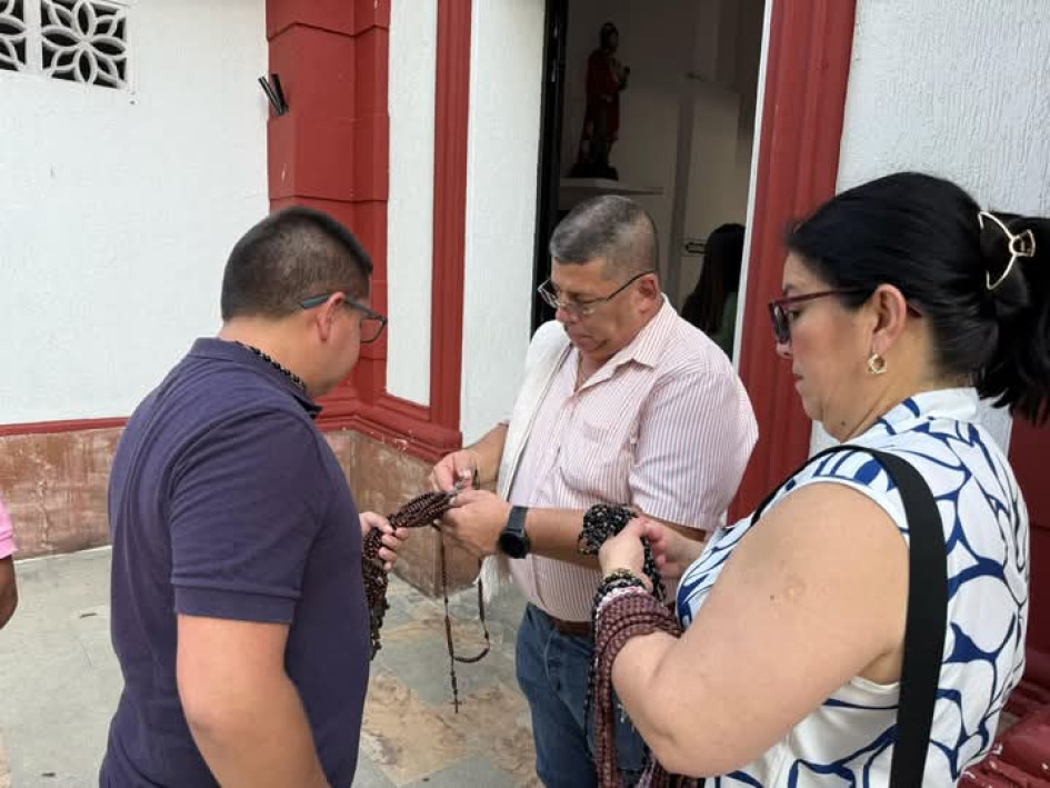 Alcalde entregó camándulas Foto |Alcaldía |LA PATRIA