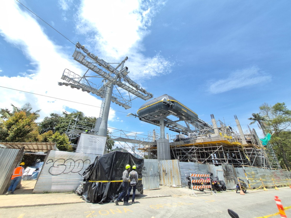 La estación Universidades, de la línea 3 del cable aéreo de Manizales, se encuentra ubicada a un costado del parque de La Gotera, junto a las universidades Nacional y de Caldas.