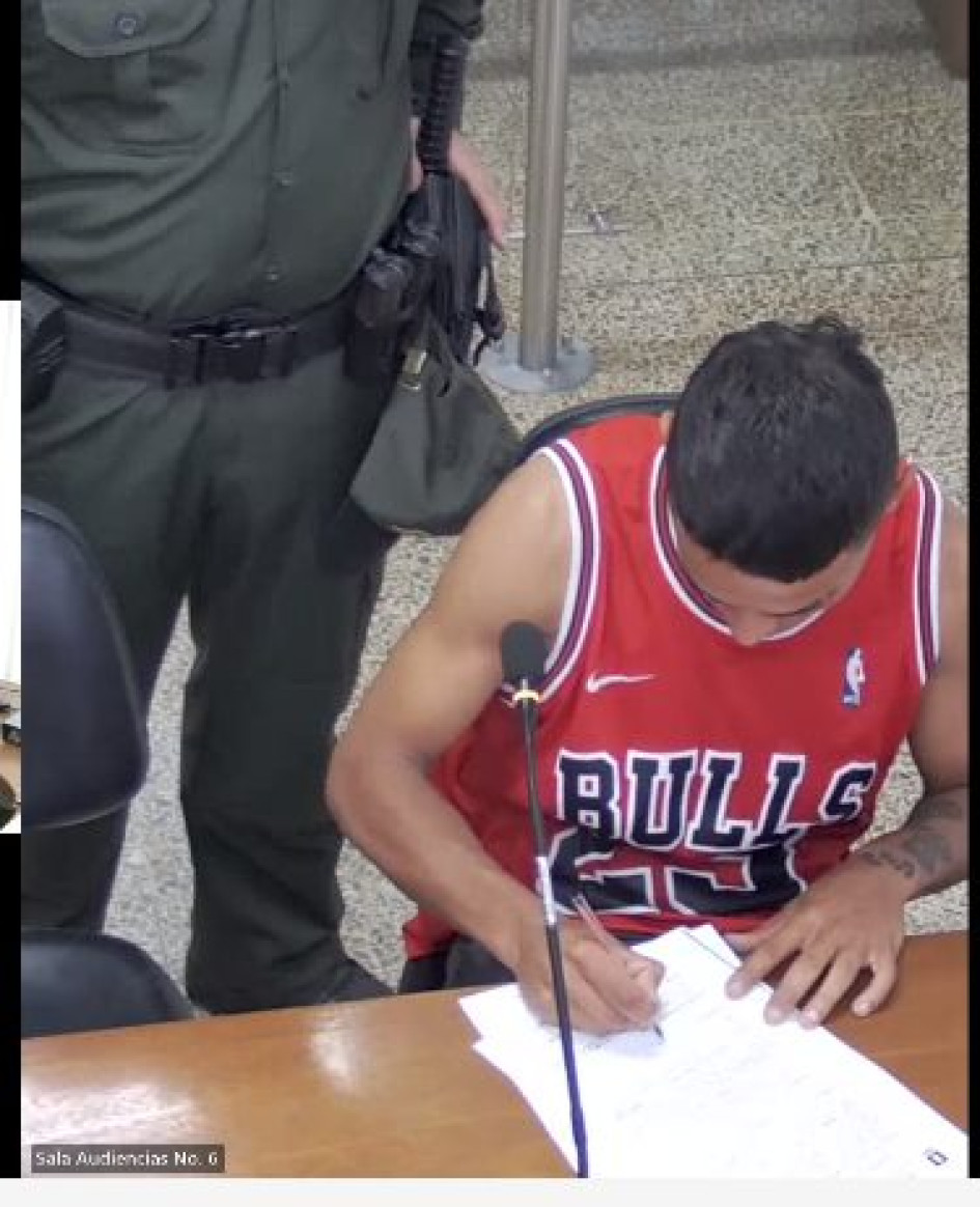 Foto | LA PATRIA  El procesado firma la no aceptación de cargos.