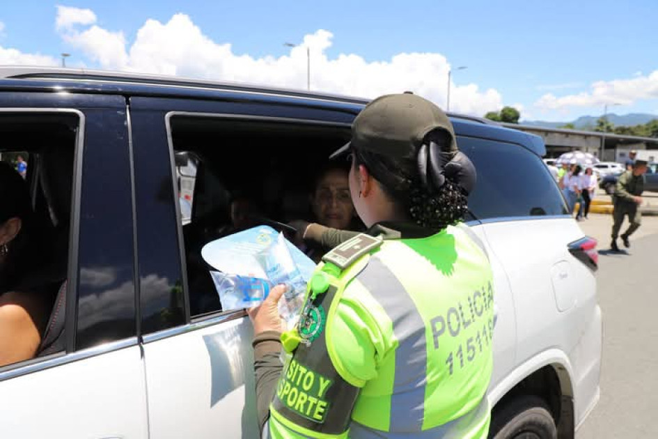 Unos 100 uniformados están en las vías que pasan por Caldas.