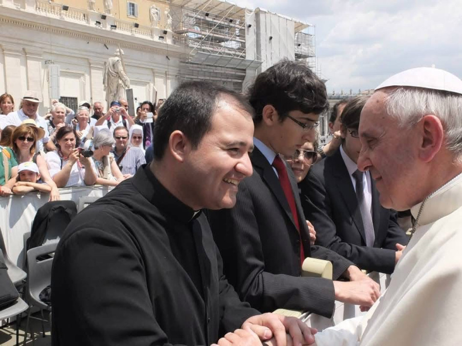 Tres momentos que marcaron la vida de un sacerdote caldense junto al papa Francisco